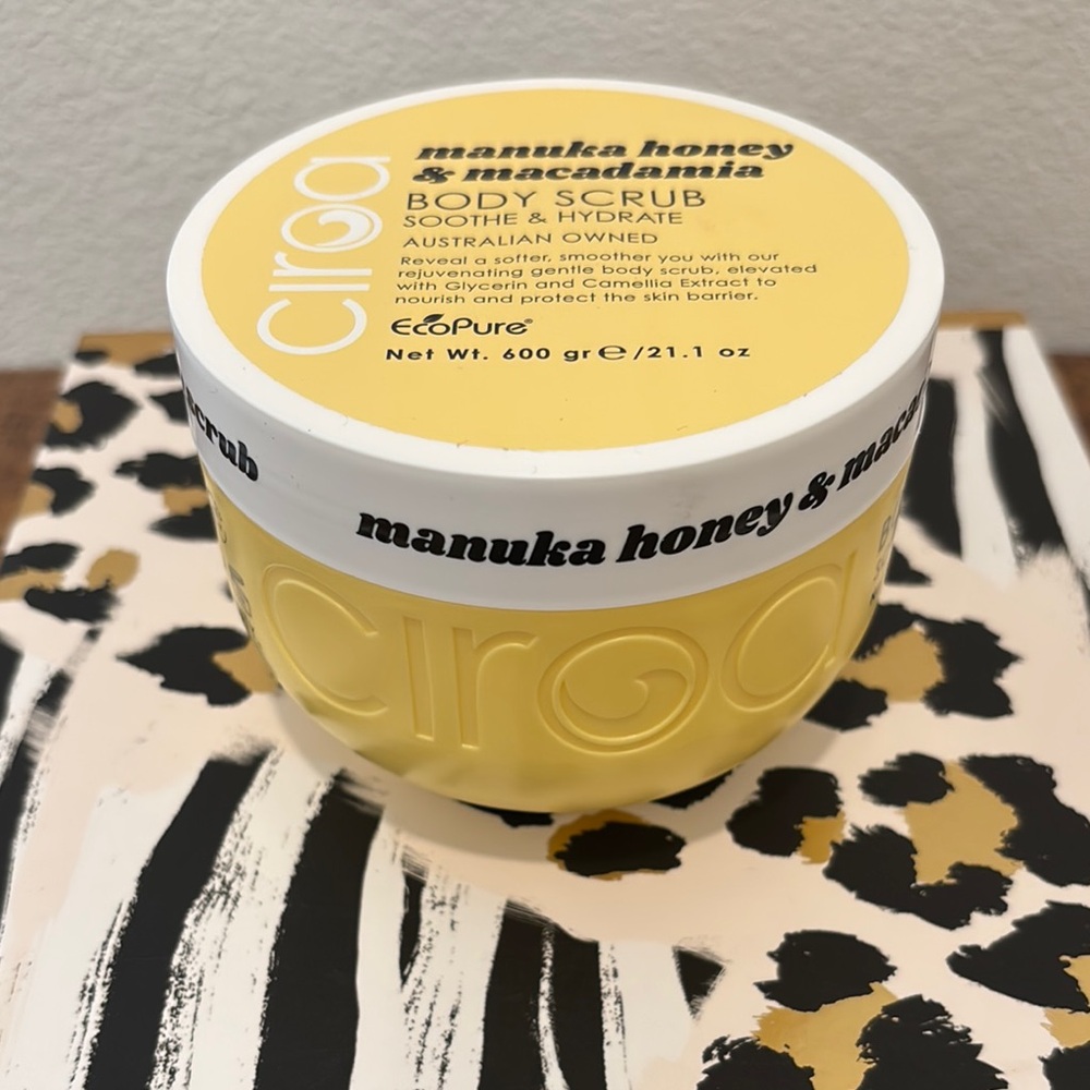 Ciroa Manuka Honey & Macadamia Body Scrub